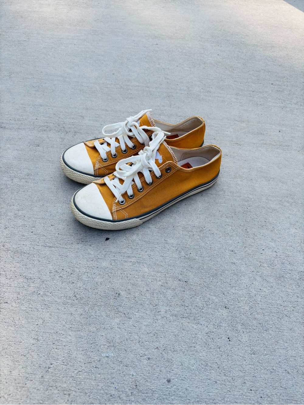 Rocket Dog Women’s Low-Top Sneakers in Mustard Yellow with White Accents size 8